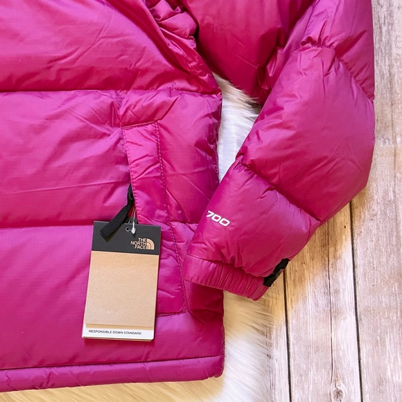 The North Face Women’s 1996 Retro Nuptse Jacket In Fuchsia Pink - Picture 5 of 13